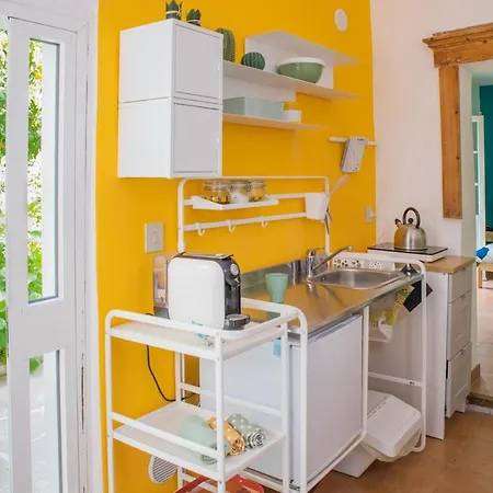 Marylou Gardenhouse Apartment
